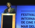 Amado Boudou entregando el Astor de Oro en el Festival Internacional de Cine en Mar Del Plata